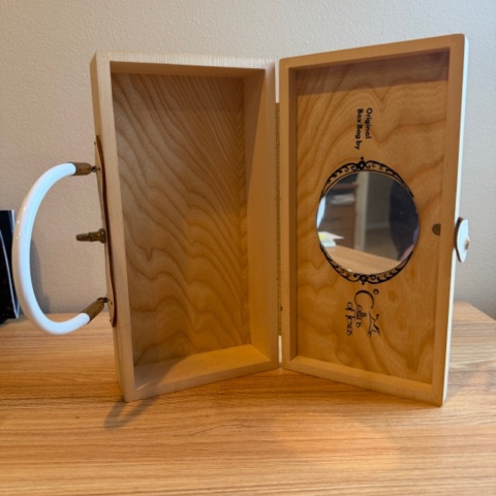 Enid Collin "sol" box purse - Picture 7 of 10